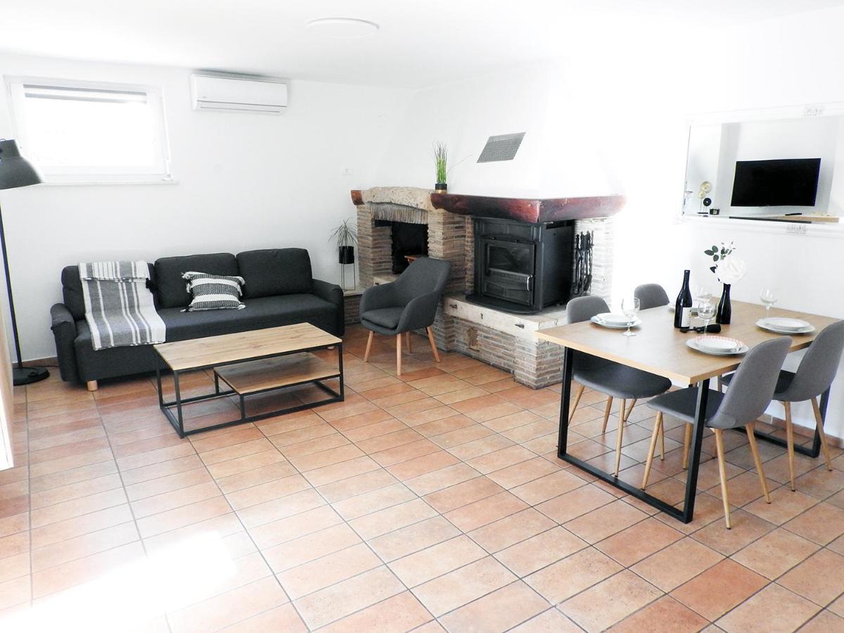 Apartment Lu, Stinjan - 普拉 外观 照片