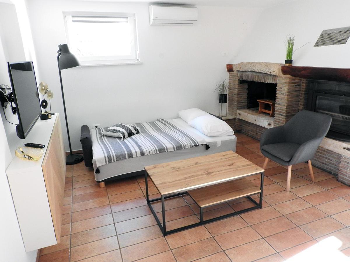 Apartment Lu, Stinjan - 普拉 外观 照片